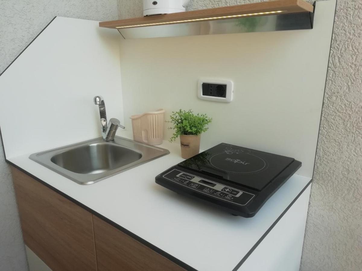 Guest House Jedro Petrovac ภายนอก รูปภาพ