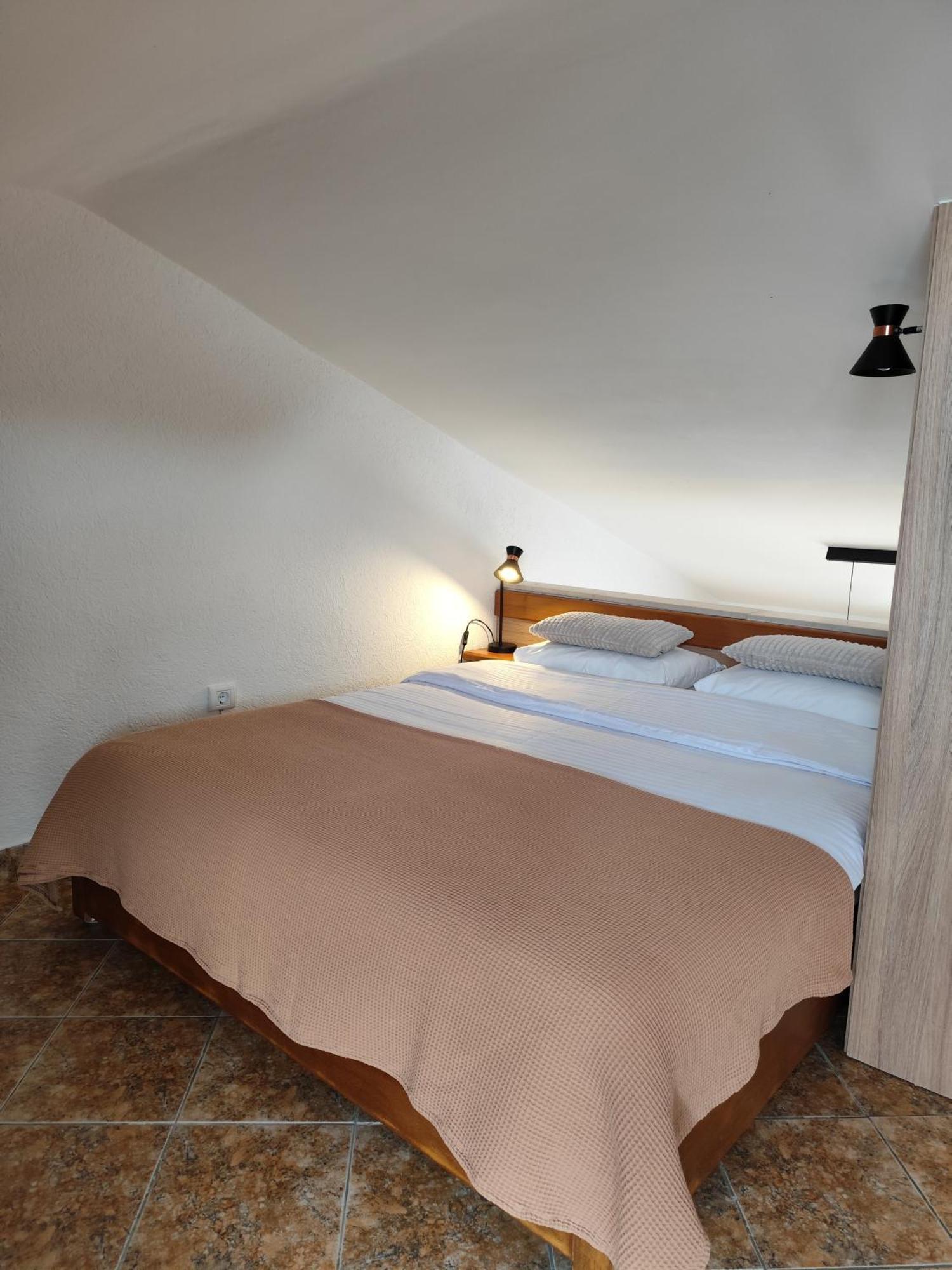 Guest House Jedro Petrovac ภายนอก รูปภาพ