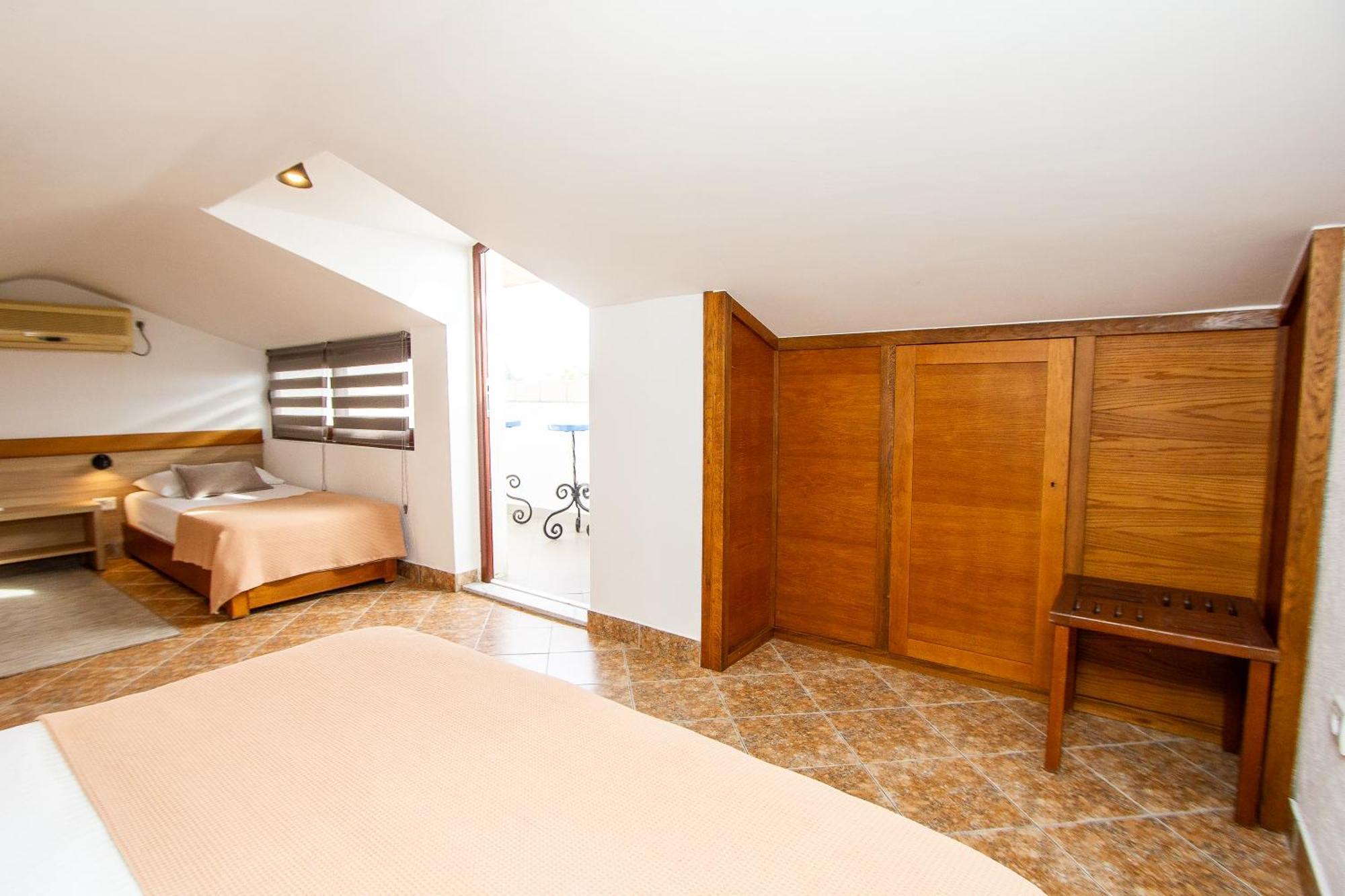Guest House Jedro Petrovac ภายนอก รูปภาพ