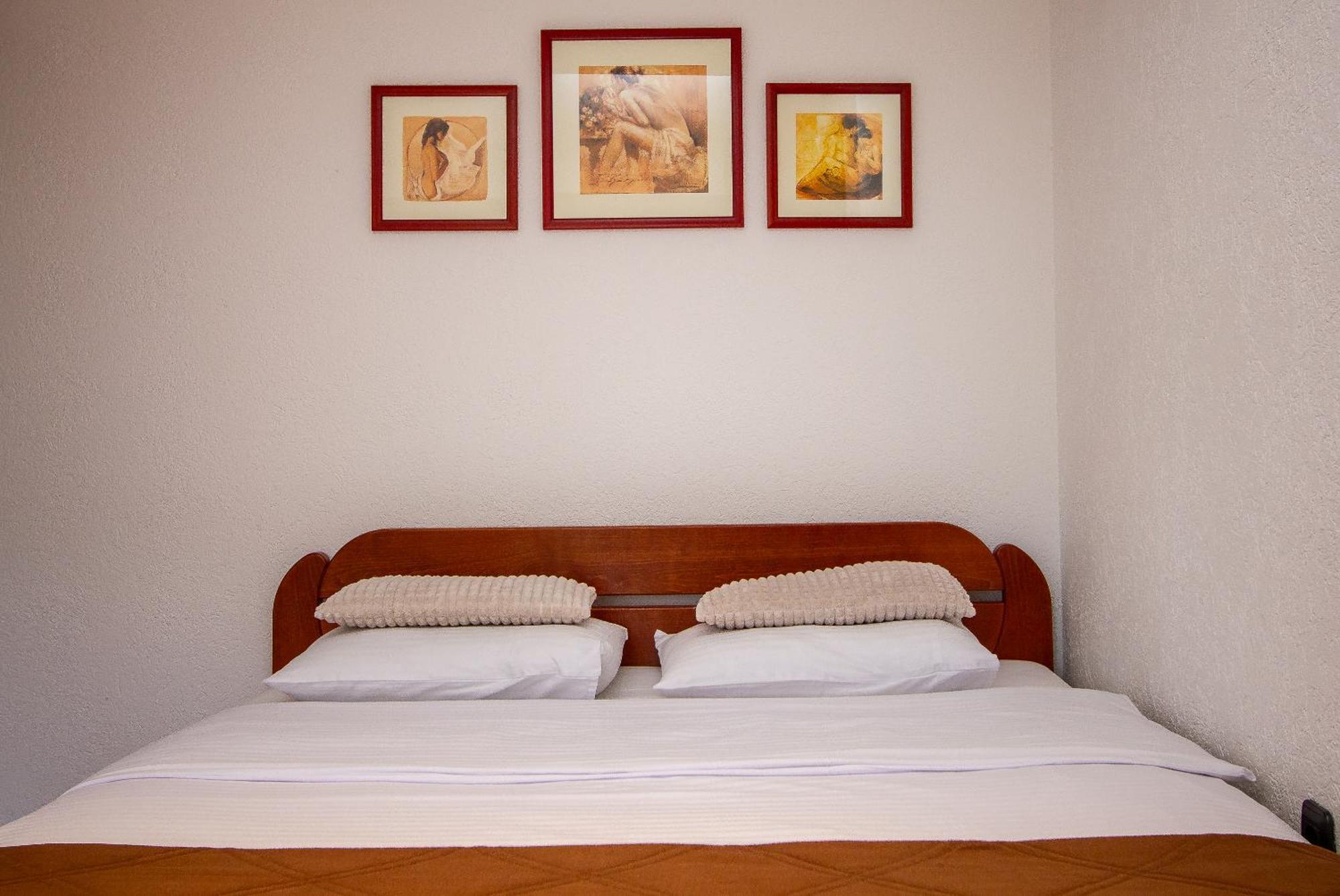 Guest House Jedro Petrovac ภายนอก รูปภาพ