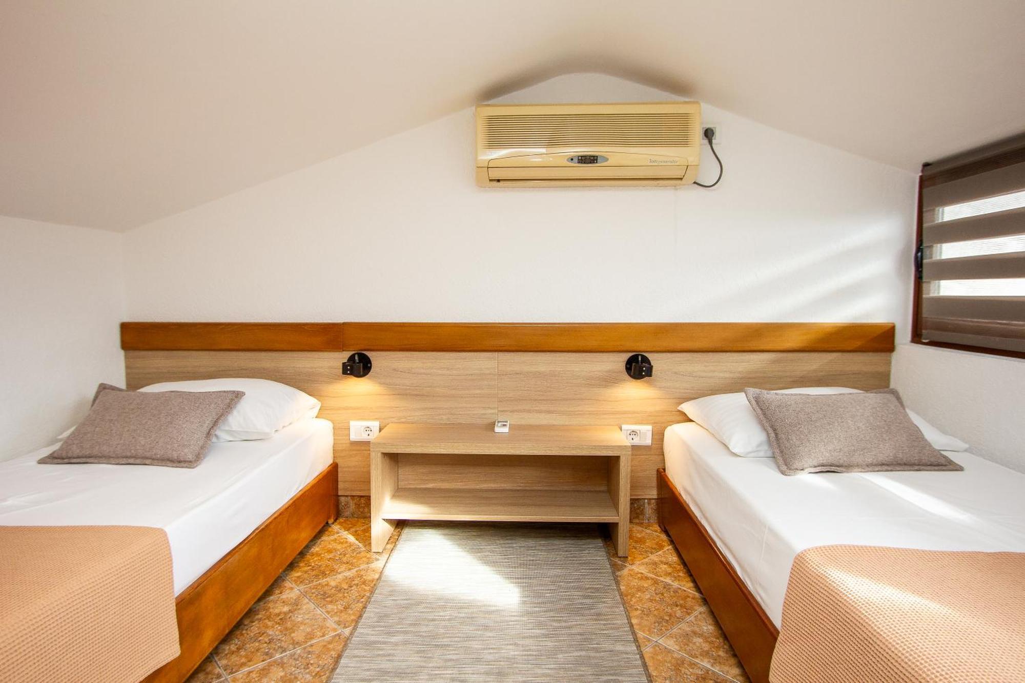 Guest House Jedro Petrovac ภายนอก รูปภาพ