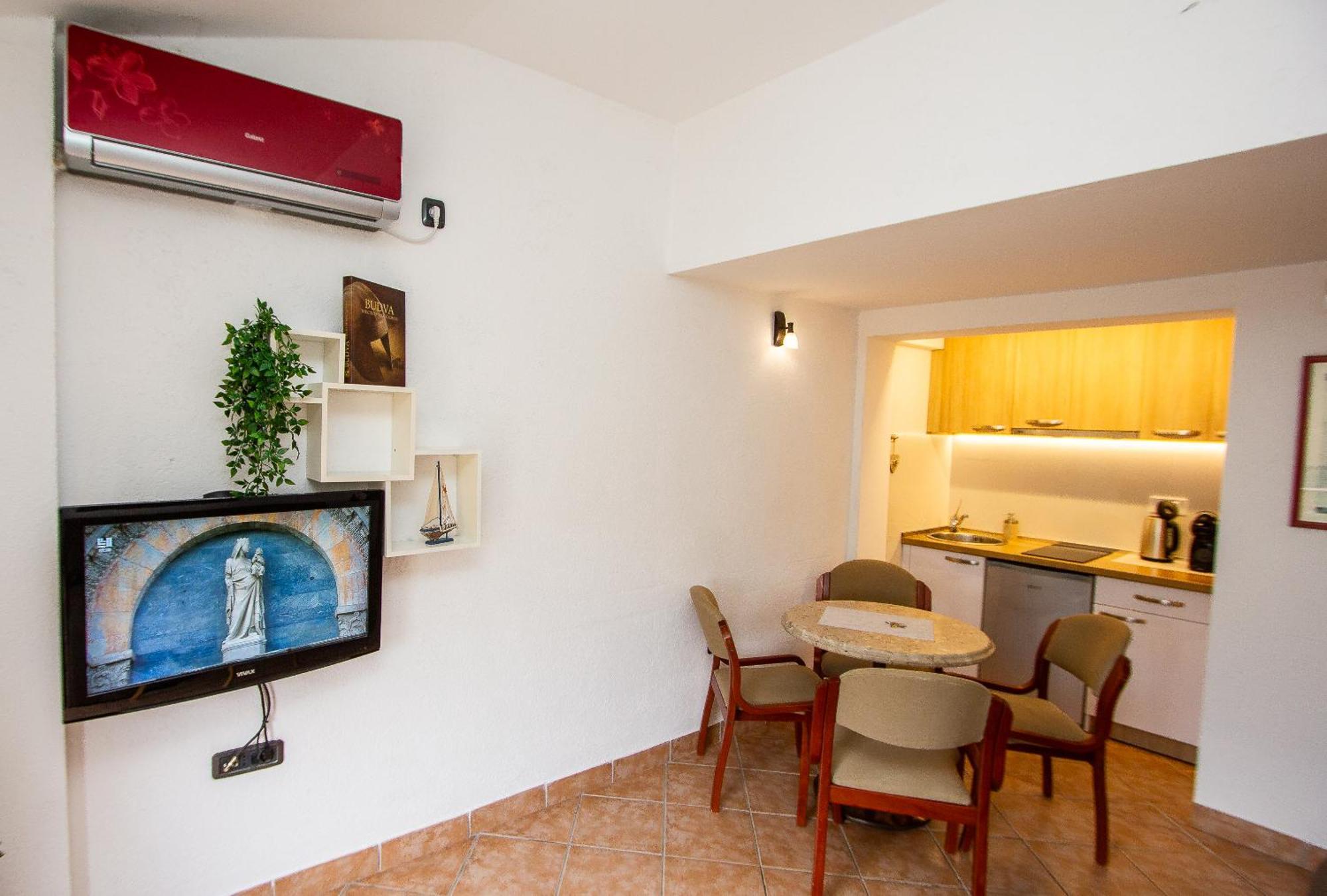 Guest House Jedro Petrovac ภายนอก รูปภาพ