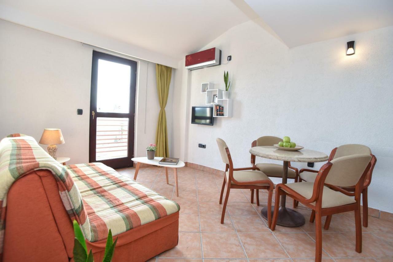 Guest House Jedro Petrovac ภายนอก รูปภาพ