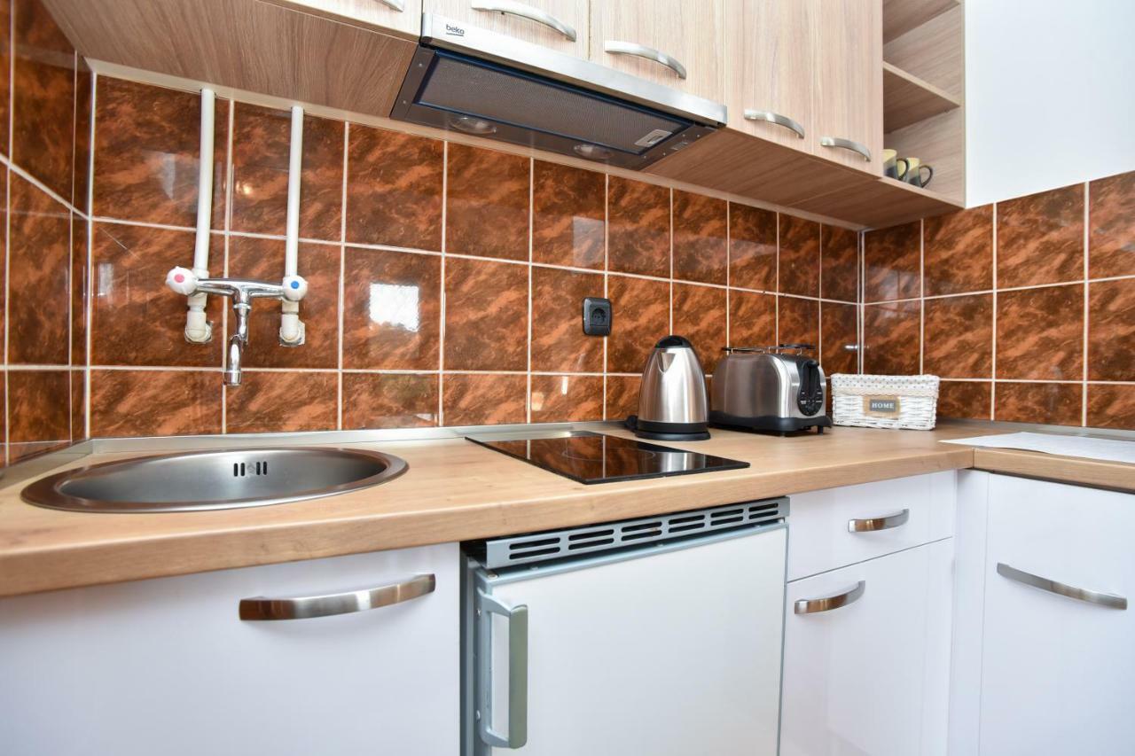 Guest House Jedro Petrovac ภายนอก รูปภาพ