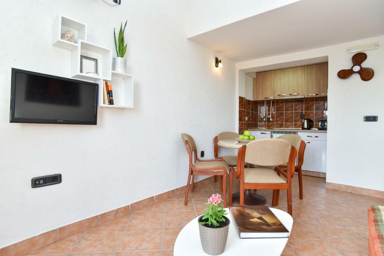 Guest House Jedro Petrovac ภายนอก รูปภาพ