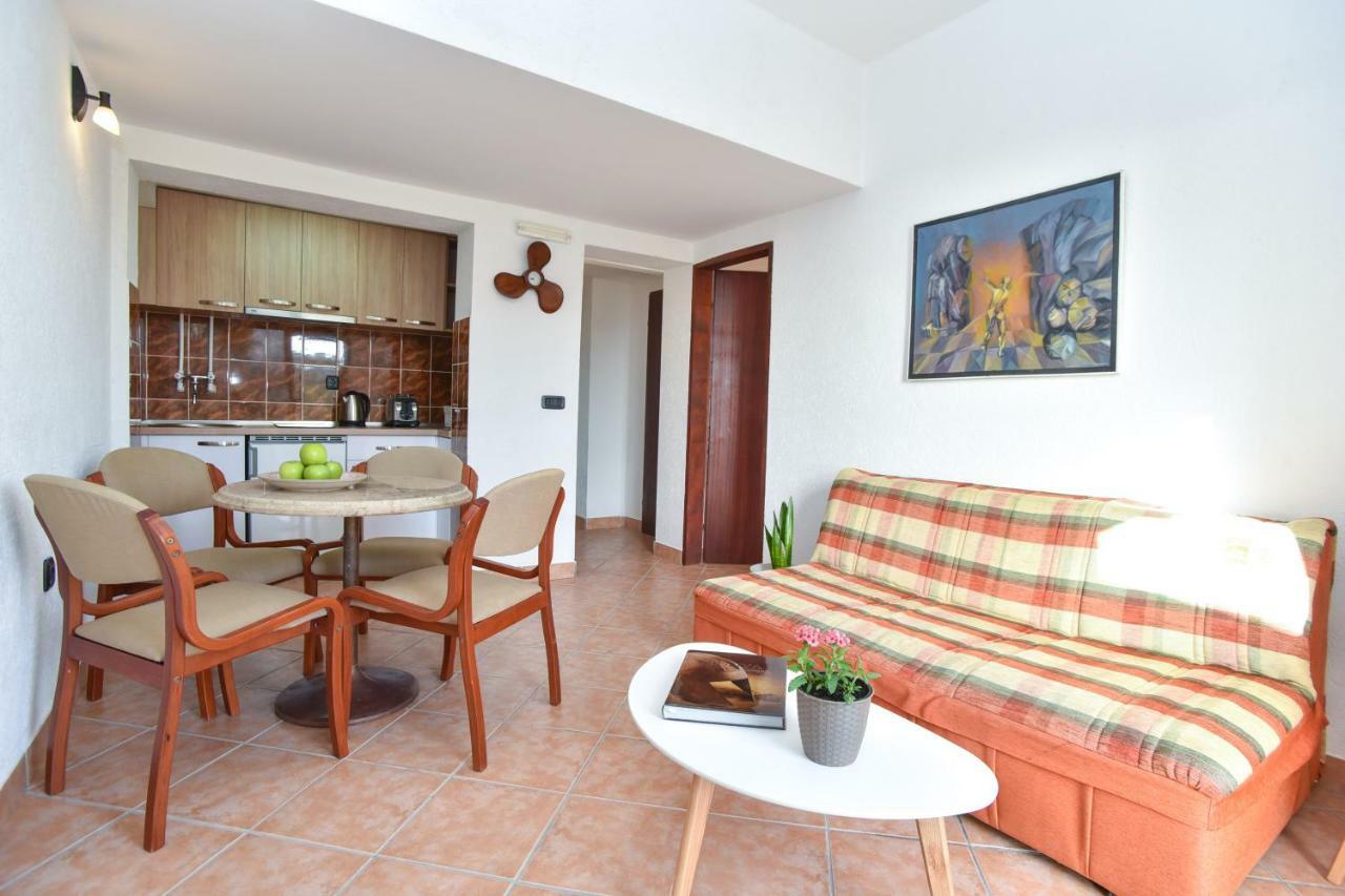 Guest House Jedro Petrovac ภายนอก รูปภาพ