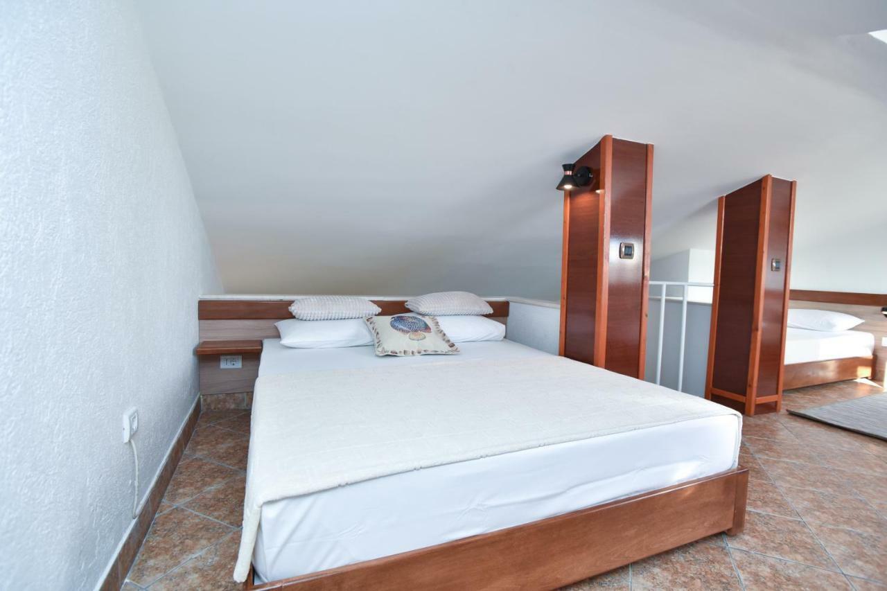 Guest House Jedro Petrovac ภายนอก รูปภาพ